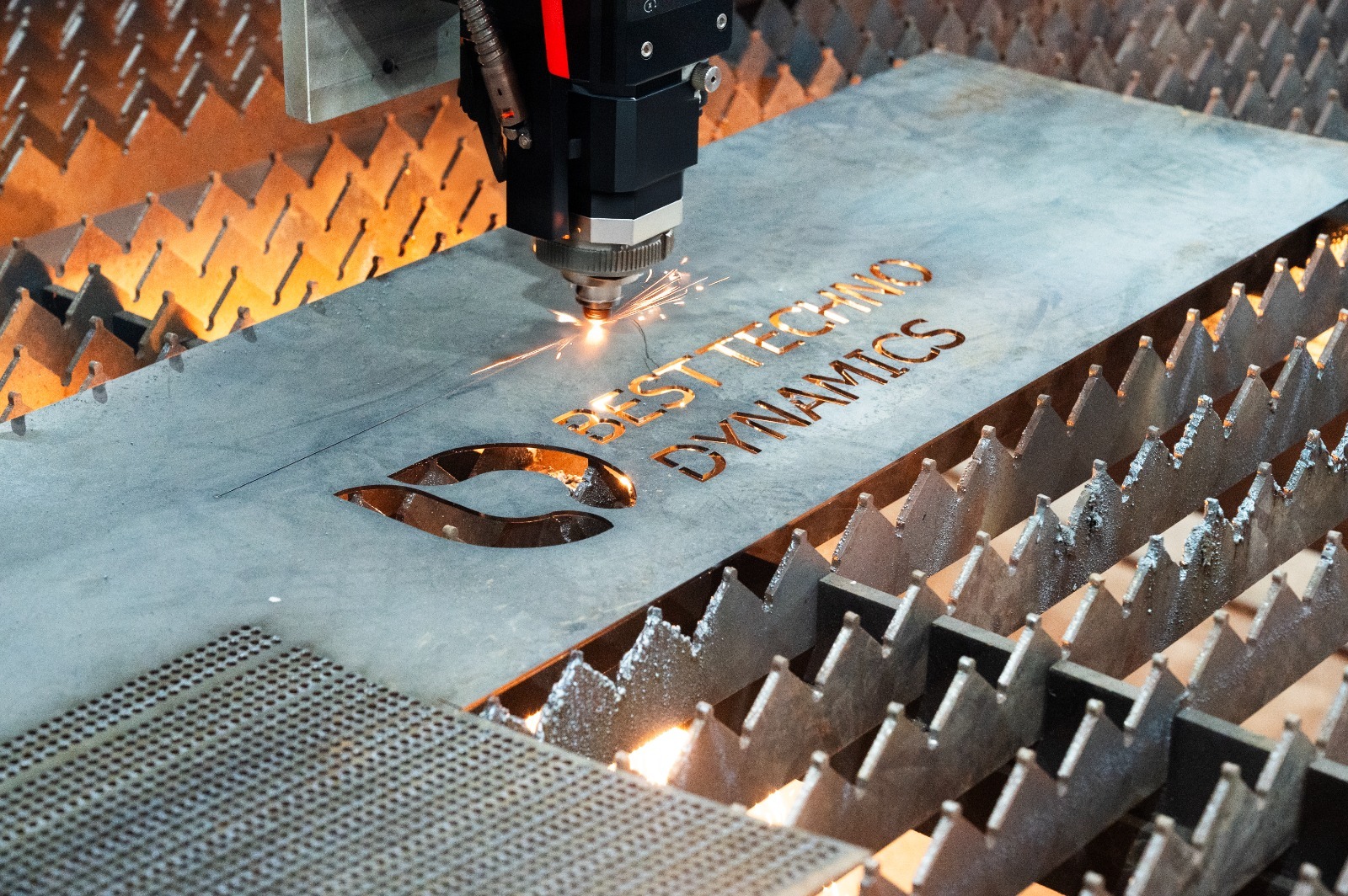 MAMMOTH CNC Fiber Laser Cutting Machine